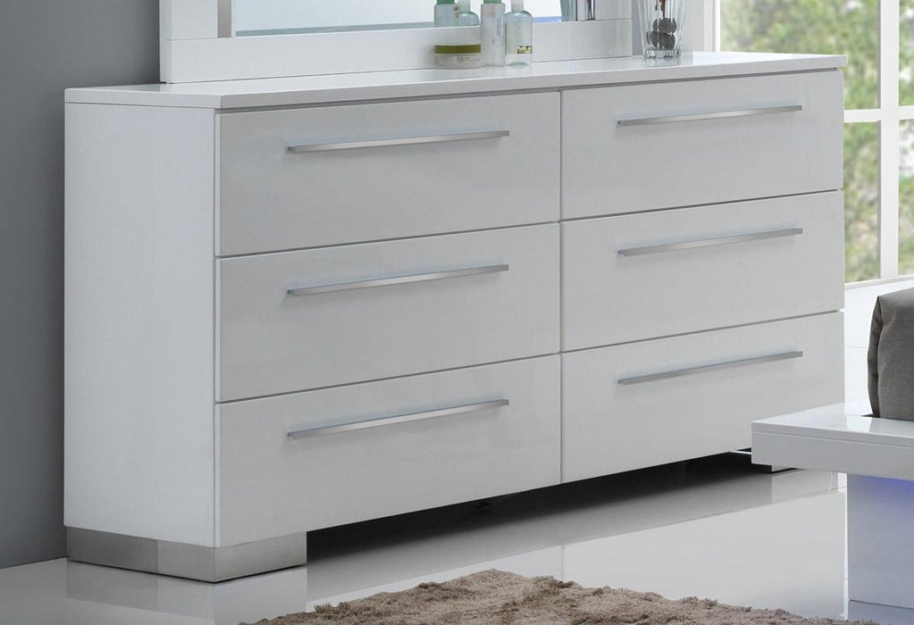 New Classic Sapphire 6 Drawer Dresser in White