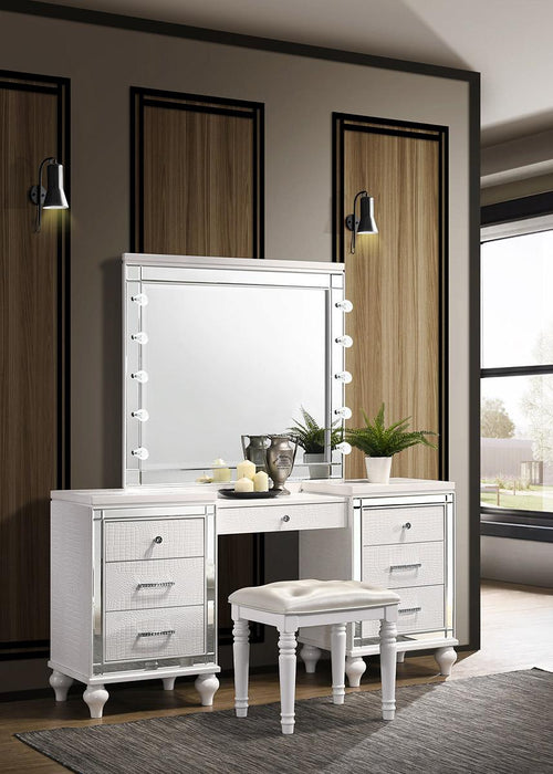 New Classic Valentino Vanity Table Mirror in White