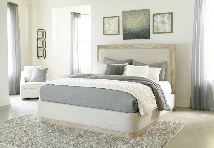 Hennington - Upholstered Bedroom Set