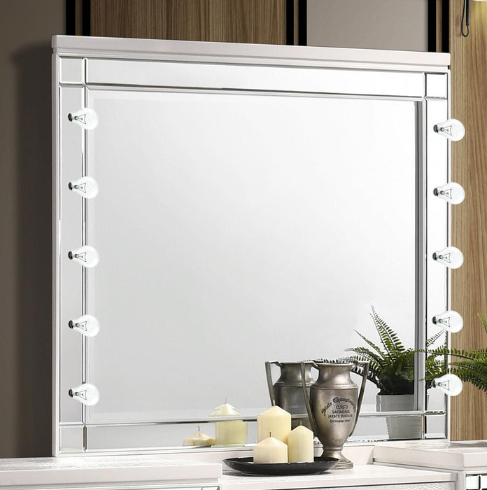 New Classic Valentino Vanity Table Mirror in White image